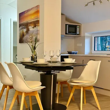Modernes Am Mit Garten Lejlighed Wiefelstede